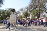 A puro baile, 2.000 chicos siguieron a Jesús