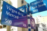 Cambiaron el cartel de Rivadavia por Virgen de la Merced