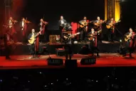 A pesar del amontonamiento siempre hay un lugarcito para lucirse bailando