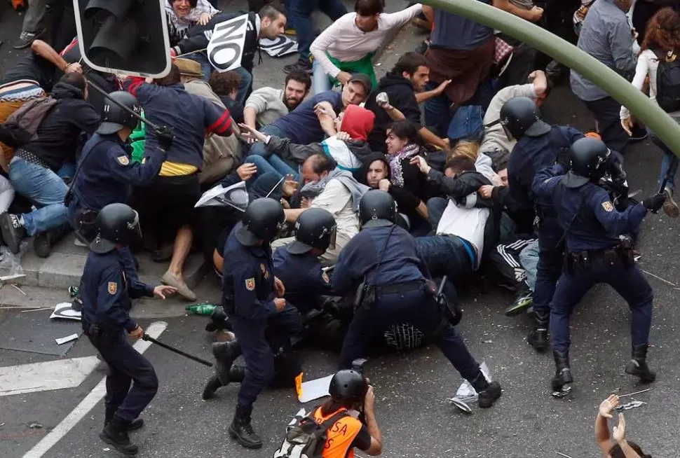 Reprimen duramente una protesta en España