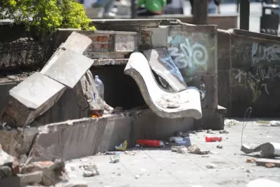 No descartan que la explosión de los ocho bancos de la plaza haya sido intencional