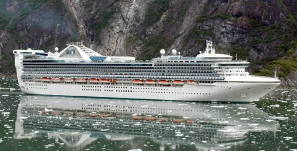 PROHIBICIÓN. A un grupo de argentinos se les impidió bajar en las Malvinas. Iban en un crucero similar al de la foto, de la empresa Star Princess.  INFOBAE.COM