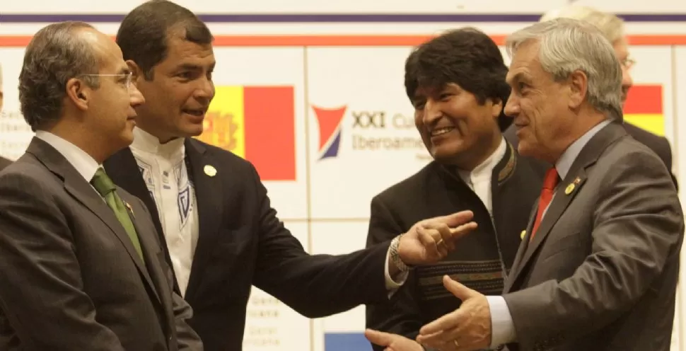 APOYO. Correa encabeza las encuestas de respaldo popular. AFP