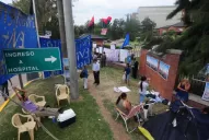 Sus seguidores pasaron la noche fuera de la clínica