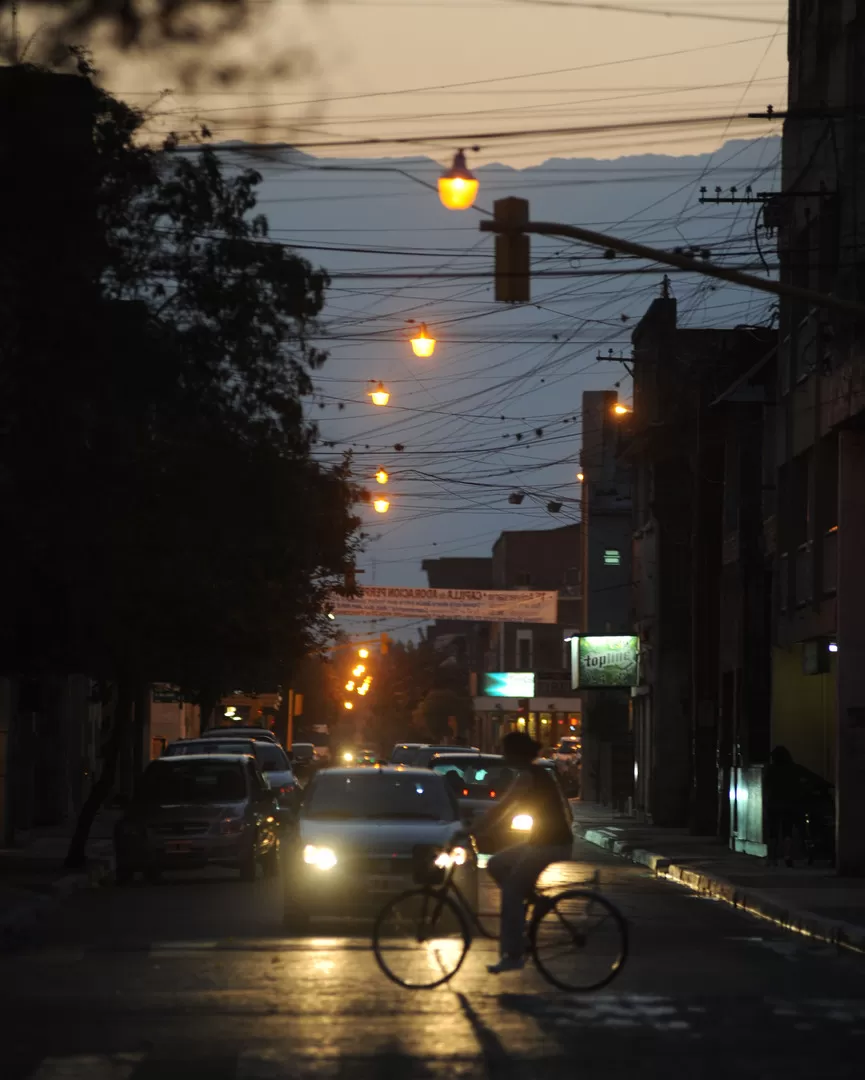 RECURRENTES. Los habitantes de Concepción reclaman a diario la reposición de lámparas a la Municipalidad. LA GACETA / FOTO DE OSVALDO RIPOLL 
