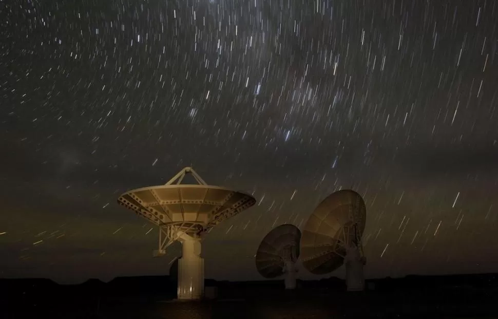 SUDÁFRICA. El radiotelescopio KAT-7, ubicado en la meseta del Karoo. 