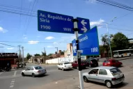 Giros a la izquierda congestionados, motos descontroladas y ancianos sin prioridad