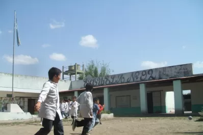 A la escuela que quieren bautizar como León Alperovich sólo asisten 16 chicos