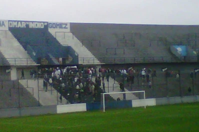 Barras de Quilmes velaron a un hincha en la tribuna