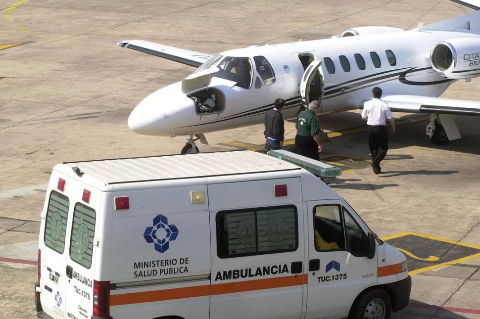 DOS AERONAVES. La Provincia cuenta con dos aviones sanitarios para realizar el traslado de pacientes; Alperovich también los utiliza para viajes particulares. LA GACETA / FOTO DE ANALíA JARAMILLO (ARCHIVO)