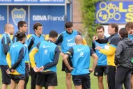 Tensión en Boca: larga reunión entre Falcioni y el plantel