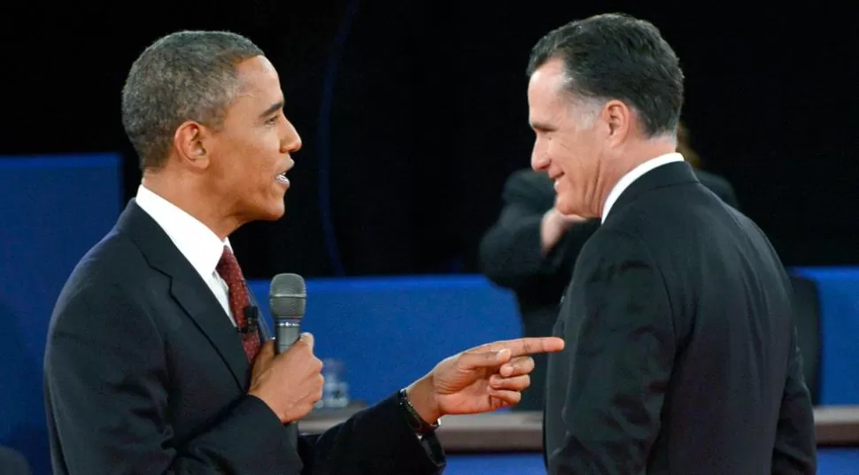 ALTO VOLTAJE. Obama y Romney se cruzaron en varias ocasiones y obligaron a que intervenga la moderadora del debate. REUTERS