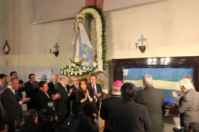 Cristina pidió a la Virgen fuerzas para continuar