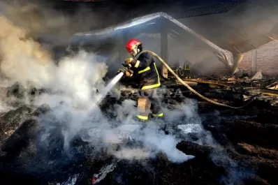 Ardió un aserradero en El Colmenar