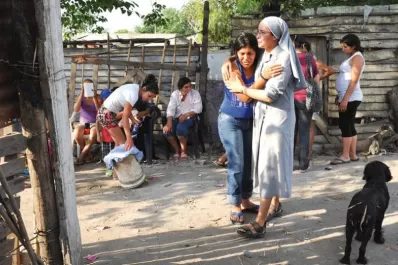Su mamá lo encadenaba para que no saliera a robar ni a fumar paco, pero se escapó y lo mataron