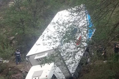 Chocó y cayó de narices al río Blanquito