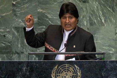 Bolivianos apoyan a tres medios en la pelea con el Gobierno