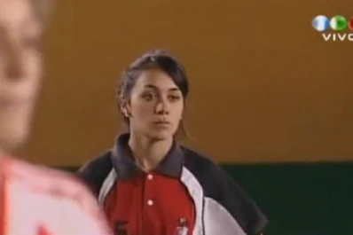 Julián Weich le cumplió el sueño a una jugadora de hockey de Tafí del Valle