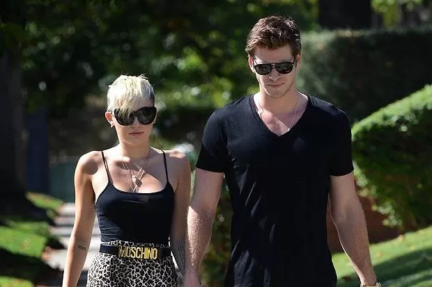 APUESTA. Miley Cyrus quiere cuidar su relación con Liam Hemsworth. FOTO TOMADA DE THESUN.CO.UK