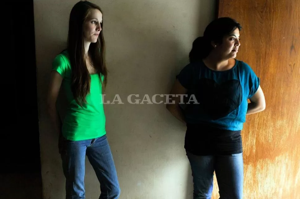 SORPRENDIDAS. Melina Yácumo (izquierda) y Mariana Sánchez aún no entienden por qué las discriminaron. LA GACETA / FOTO DE JORGE OLMOS SGROSSO