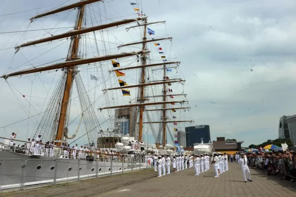 Cerca de 300 marinos de la Fragata Libertad llegarán mañana a la Argentina