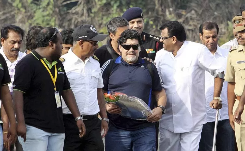 EL REGRESO. Maradona en su arriba a Kerala para promocionar una joyería de la zona. FOTO TOMADA DE FIRSTPOST.COM