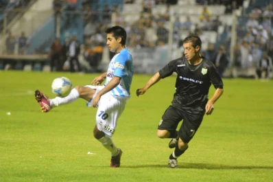 Atlético no levanta cabeza en el Monumental