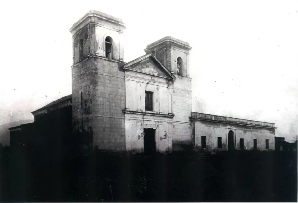 SAN JOSÉ DE LULES. Aspecto que tenía, al empezar el siglo XX, el edificio junto al cual fue enterrado el gobernador Heredia. LA GACETA / FOTOS DE ARCHIVO