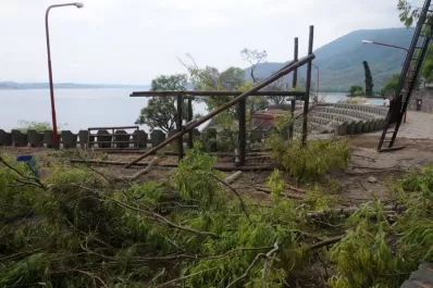 Se le fue encima el techo del bar mientras cenaba; sufrió serias heridas y está internada