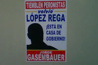Pegatina contra el superministro