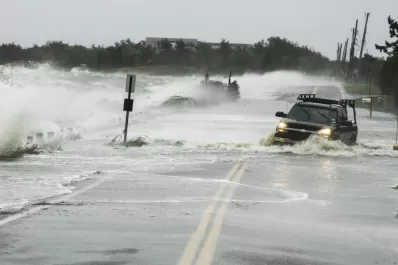 Evacuan Atlantic City y Sandy amaga con anegar Nueva York