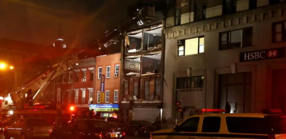 DESTRUCCION. El frente de un edificio en Chelsea, Nueva York, se voló por completo. FOTO TOMADA DE NYTIMES.COM