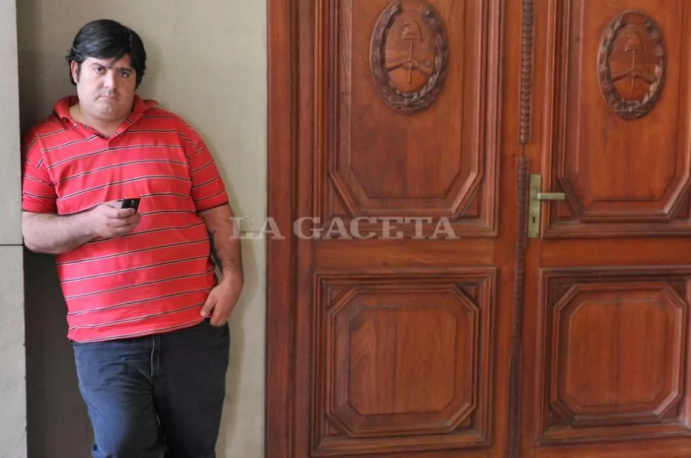 AFUERA. El Chenga Gómez fue desalojado por hacer señas. LA GACETA / FOTO DE JORGE OLMOS SGROSSO