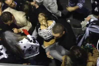 España: mueren tres chicas aplastadas en una fiesta de Halloween