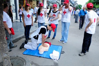 Así tenés que actuar en casos de paros cardíacos