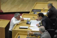 El bloque del PJ aguarda con tensión la vuelta de Alperovich
