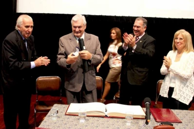 Designaron a Aceñolaza profesor emérito de la UNT