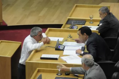 El bloque del PJ aguarda con tensión la vuelta de Alperovich