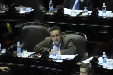Larroque provocó un escándalo y unió en su contra al PRO, a la UCR y al FAP