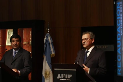 La recaudación sintió el efecto del consumo interno