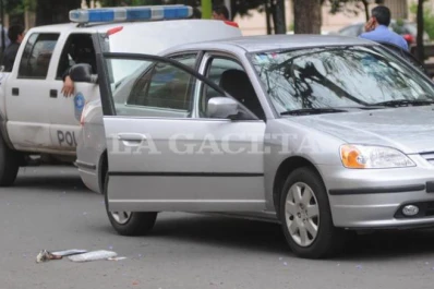 Persecución en Barrio Sur: como en las películas, dispararon a las ruedas para detenerlo