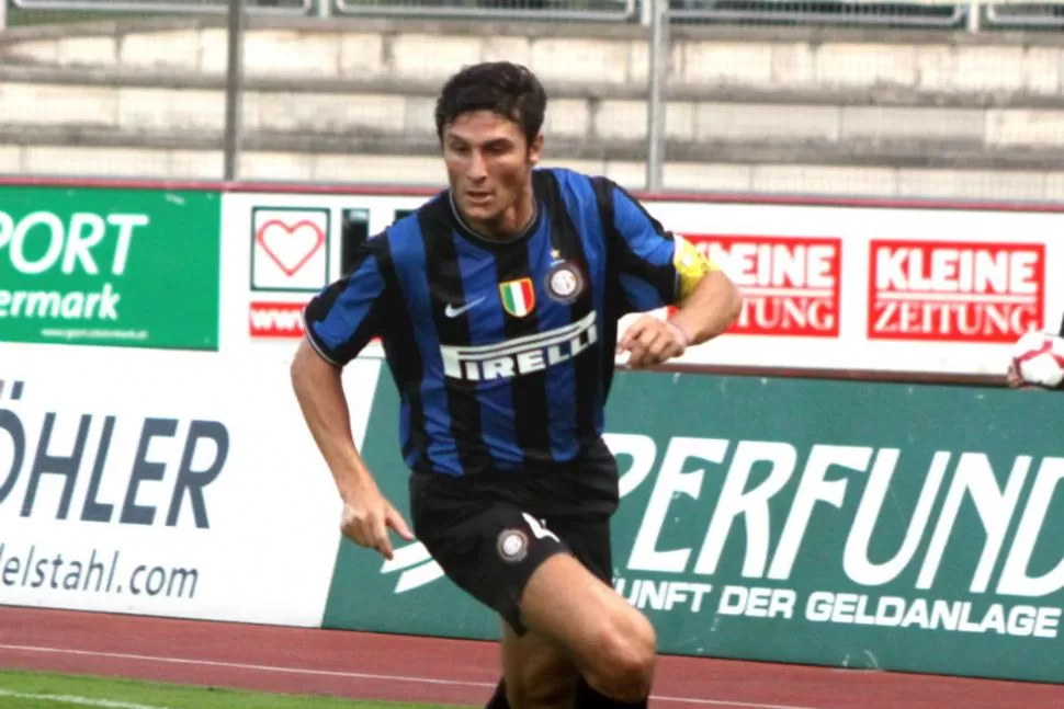 PROTAGONISTA. Javier Zanetti es uno de los siete argentinos que juega en el Inter. 