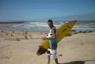 Varios tatuajes en un físico que no es de futbolista ni de surfer