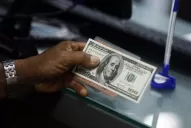 Bancos privados pierden casi 50% de sus depósitos en dólares