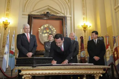 En el Parlamento del NOA pelean por la bandera que identificará a la región
