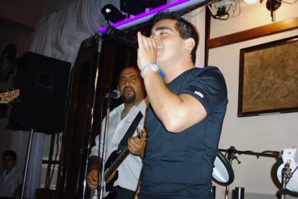 El tratamiento del novio quemado en el banco fue doloroso