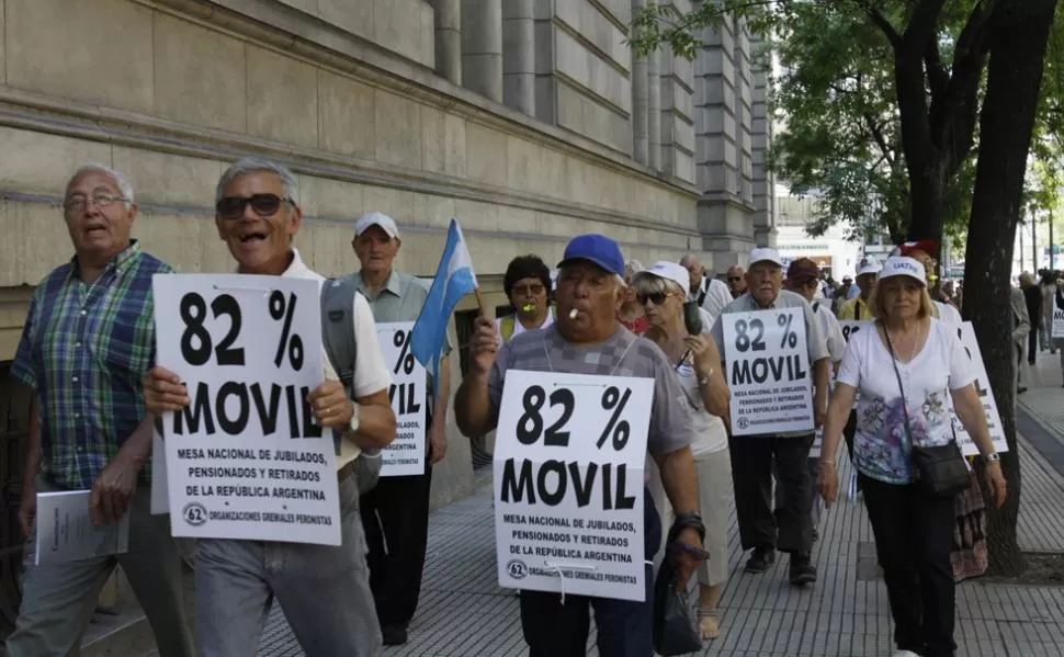 MANIFESTACIÓN. Jubilados protestaron en Tribunales durante la visita de Bossio. DYN.