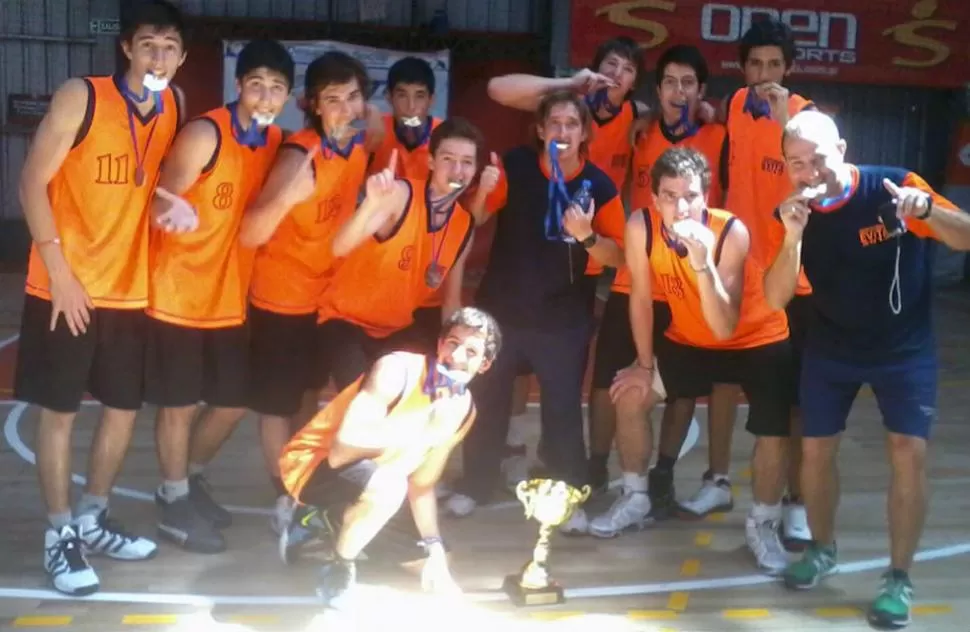 CAMPEONES. Los chicos de la Sub16 del basquet se consagraron en los Juegos Evita. FOTO GENTILEZA DE DAVID TORRES
