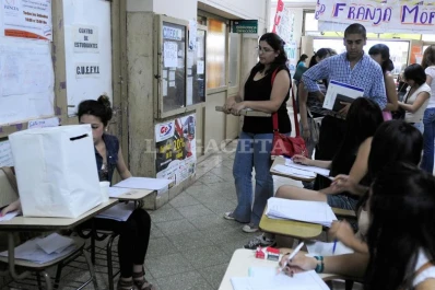 A la madrugada se conocerán los resultados de los comicios en dos facultades