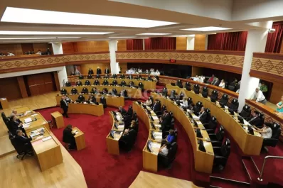 El oficialismo aprobó dos leyes sobre obras públicas